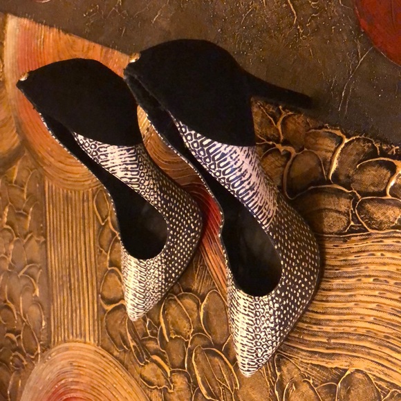 Shoes - Picture 2 of 5